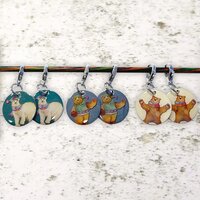 woolly bears stekenmarkeerders in een zakblikje