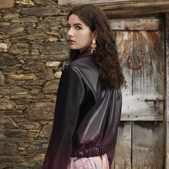 Vegan Leer Kleurverloop wine &ndash; Ombre vegan leer voor jassen &amp; accessoires