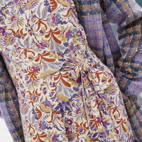 Viscose Tricot Purple Rights Laat je inspireren door de Purple Rights-trend met deze prachtige viscose tricot, waarin vloeiende