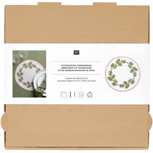 Borduurpakket placemat rond dennentakken
